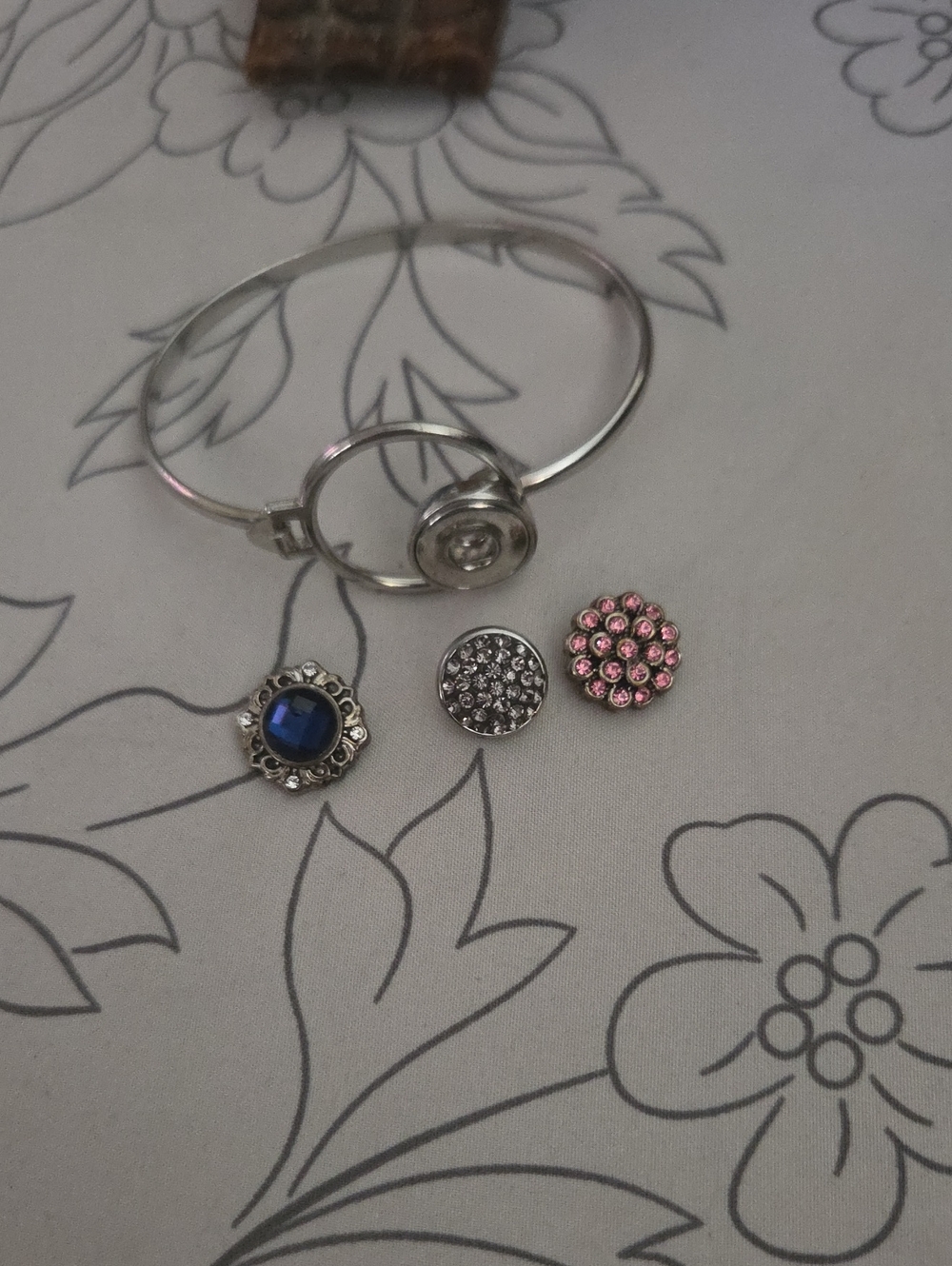 Silver Interchangeable Snap Bracelet with Blue, Clear and Pink And Pendant